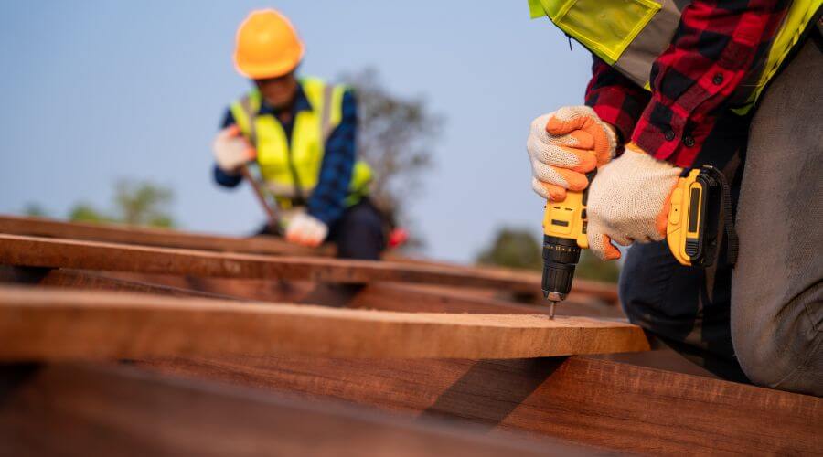 Professional residential roofers in Victor, IA